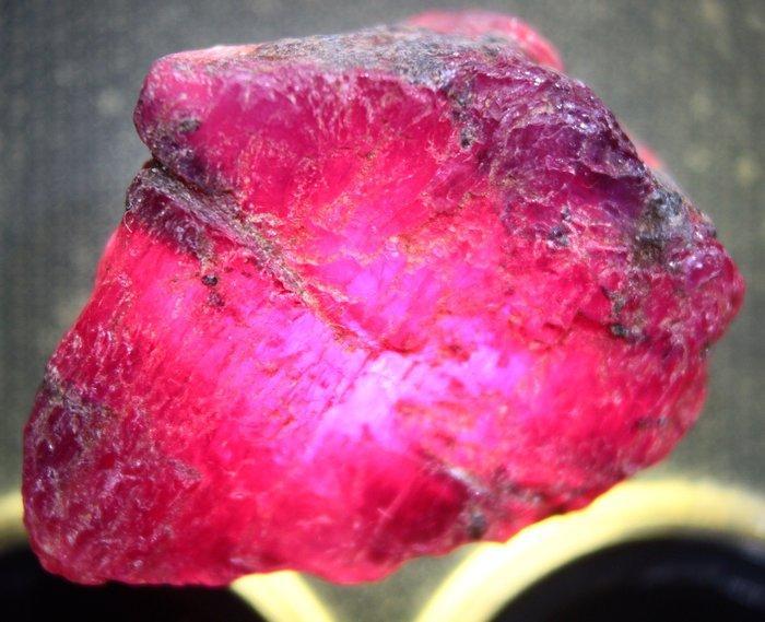 Top Colour Ct. 18.30 Natuurlijk robijn uit Mozambique -, Verzamelen, Mineralen en Fossielen