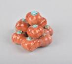A Chinese tomatoes or kaki pyramid - Porselein - China -, Antiek en Kunst