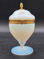 Doos -  - a Bulle de Savon opaline glass box, Antiek en Kunst