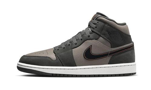 Air Jordan 1 Mid SE Night Stadium - maat 38 (Sneakers), Kleding | Dames, Schoenen, Sneakers of Gympen, Nieuw, Verzenden