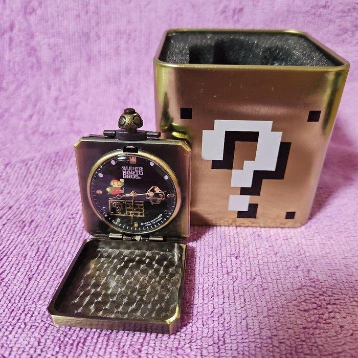 Nintendo - Super Mario Bros Nes Hatena Block Pocket Clock, Spelcomputers en Games, Spelcomputers | Overige Accessoires
