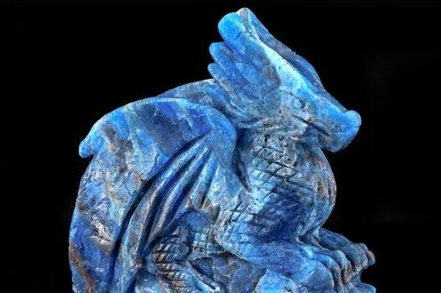Prachtige diepe blauwe apatiet vliegend draakje leunen tegen, Verzamelen, Mineralen en Fossielen