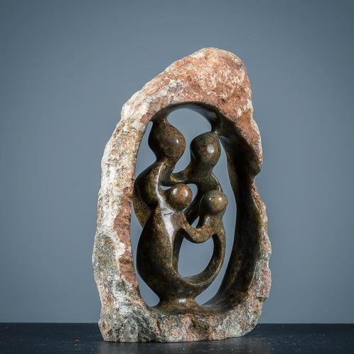 Beeld van steen - Familie vier personen, Antiek en Kunst, Kunst | Niet-Westerse kunst, Ophalen of Verzenden