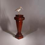 Zeer hoge zuil of pedestal in notenhout met zwart en goud No, Antiek en Kunst, Ophalen of Verzenden