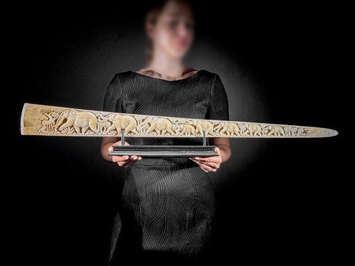 Geen reserveprijs - Fijn grote zwaardvisrostrum op een, Antiek en Kunst, Curiosa en Brocante