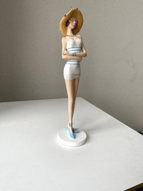 Francois Arvi - Beeldje, standing Bathing Lady - 35 cm -, Antiek en Kunst, Curiosa en Brocante
