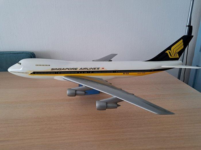 Space Models - Modelvliegtuig - Boeing 747 - Singapore, Antiek en Kunst, Antiek | Wandborden en Tegels