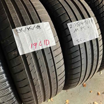 2 x Michelin Pilot Sport 4 235-45-19 Zomerbanden 5,5mm beschikbaar voor biedingen