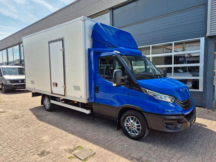 Iveco Daily 35S18 3.0D Koffer/ Xenon/ Airco, Auto's, Bestelauto's, Onderhoudsboekje, Lease, Zwart, Handgeschakeld, Overige kleuren