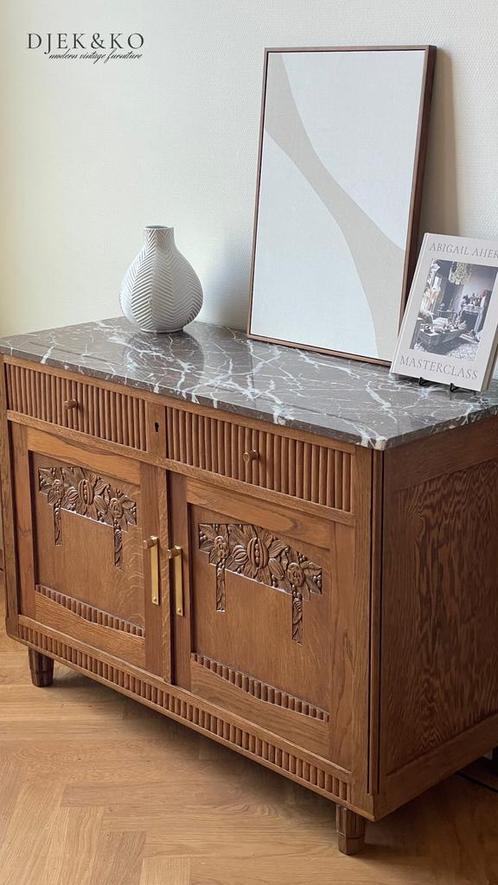 Vintage dressoir met bruin marmer, Huis en Inrichting, Kasten | Dressoirs, 100 tot 150 cm, 50 tot 75 cm, Met lade(s), Met deur(en)