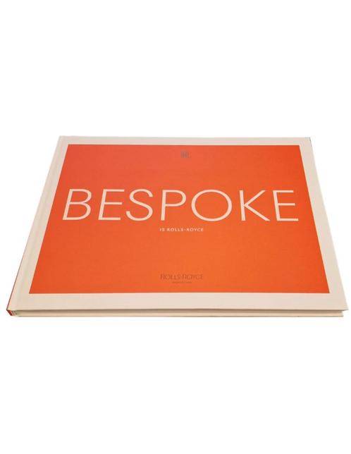 2021 ROLLS ROYCE BESPOKE JAARBOEK ENGELS, Boeken, Auto's | Folders en Tijdschriften