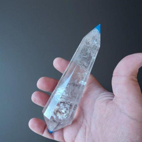 Rotskristal Vogel met tweeëndelige facets van 12 vlakken., Verzamelen, Mineralen en Fossielen