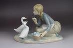Lladró - Beeldje - Feeding the Ducks - 4849 - Porselein, Antiek en Kunst, Antiek | Glas en Kristal