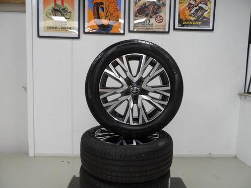 Toyota Yaris Cross 17 inch zomerbanden set werkelijk nieuw, Auto-onderdelen, Banden en Velgen, 17 inch, Zomerbanden, 215 mm, Personenwagen