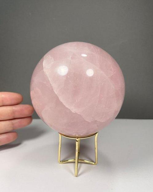 Zachte roze rozenkwarts bol met steenstandaard Bol - Hoogte:, Verzamelen, Mineralen en Fossielen