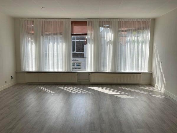 Appartement te huur in Sneek - 100 m² - 2 kamer(s) - 2, Huizen en Kamers, Huizen te huur, Friesland, Appartement