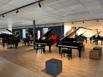 WEGENS VERHUIZING LEEGVERKOOP, Muziek en Instrumenten, Piano's, Nieuw