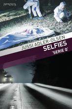Selfies / Serie Q / 7 9789044628234 Jussi Adler-Olsen, Boeken, Verzenden, Zo goed als nieuw, Jussi Adler-Olsen