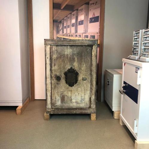 Antieke kluis Synagoge, Huis en Inrichting, Brandblussers en Brandkasten, Gebruikt, Verzenden