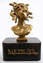 Daluxe Art - 1999 • Medusa Display
