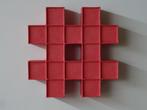 Hans Meeuwsen - Reliëf, 2025 - 94 rode hashtag - 124 mm -