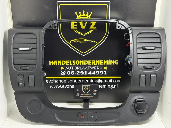 Renault Trafic Luchtrooster Dashboard bj.2018 art.682607479R, Auto-onderdelen, Dashboard en Schakelaars, Gebruikt, Renault
