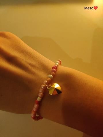 Roze glaskralen armband met bedeltje. (Meikes webshop) beschikbaar voor biedingen