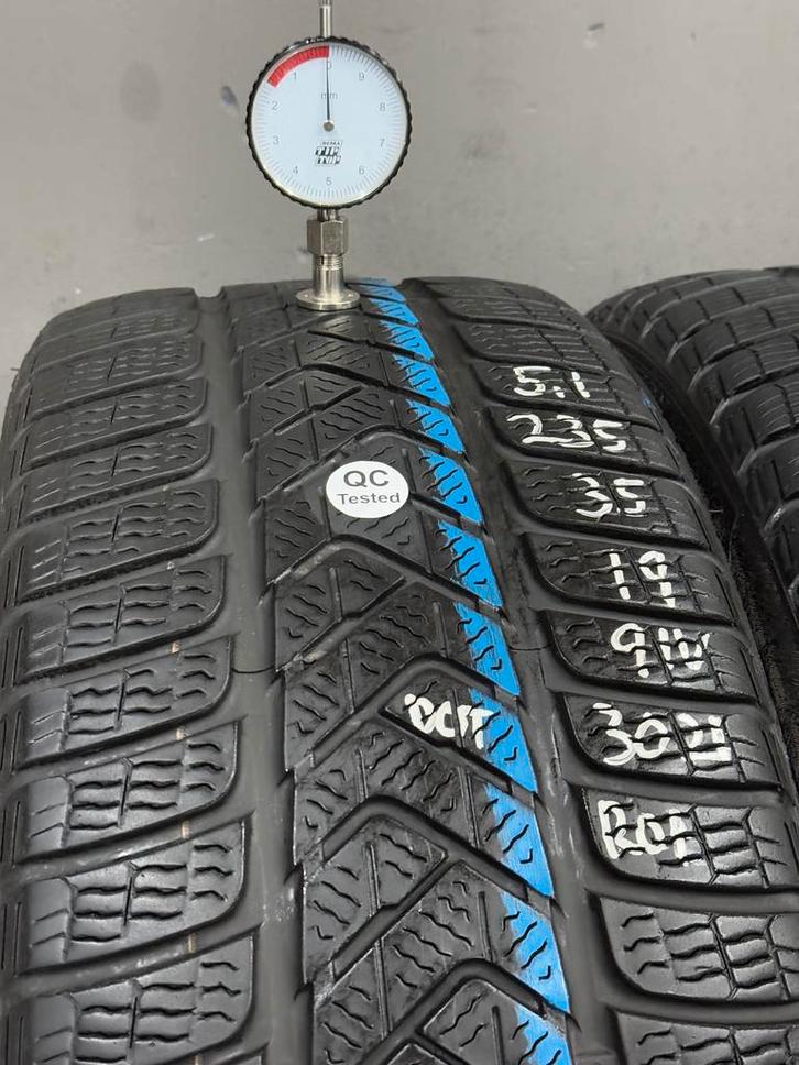235/35/19 91V Pirelli winterbanden 5,1/4,8mm profiel 4 stuks, Auto-onderdelen, Banden en Velgen, 19 inch, Erkend duurzaam, Winterbanden