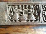 Houten paneel met Ganesha, vrouwen en een mand van, Antiek en Kunst