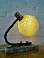 Lamp - Bauhaus - Groene opaline lampenkap met gelobde ringen