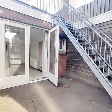 Begane grond studio beschikbaar voor biedingen