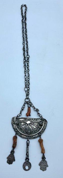 Een zeldzame antieke hooglegeringszilveren ketting en, Antiek en Kunst, Kunst | Niet-Westerse kunst