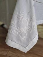 Tovaglia ricamata a mano in misto lino 12 posti tablecloth, Antiek en Kunst, Antiek | Kleden en Textiel