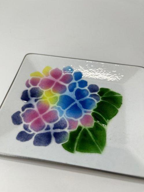 Cloisonné, klein zilverkleurig bloem/hortensiabloem - Ando, Antiek en Kunst, Antiek | Overige Antiek