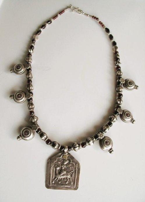 Zilver, Grenaten - Ketting met hanger - Rajasthan, Antiek en Kunst, Kunst | Niet-Westerse kunst
