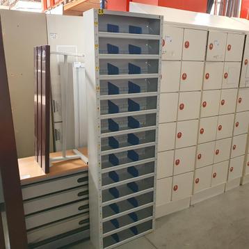 Vakkenkast met verdeling | 26 schots - 199x60x20 cm beschikbaar voor biedingen