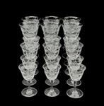 Drinkservies - Oud Frans serviesgoed versierd met kransen in