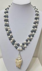 Ketting van natuurlijke barokparels (wit en zwart) met een