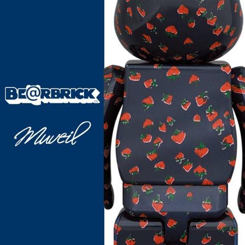 400% & 100% Bearbrick set - Muveil (Strawberry), Antiek en Kunst, Kunst | Schilderijen | Modern