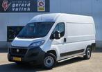 Fiat Ducato 2.3 MultiJet 120PK L2H2 NAV CAMERA PDC CRUISE, Auto's, Stof, Gebruikt, Wit, Grijs
