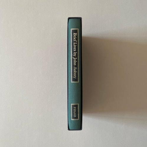 John Aubrey - Brief Lives by John Aubrey - The Folio Society, Antiek en Kunst, Antiek | Boeken en Bijbels