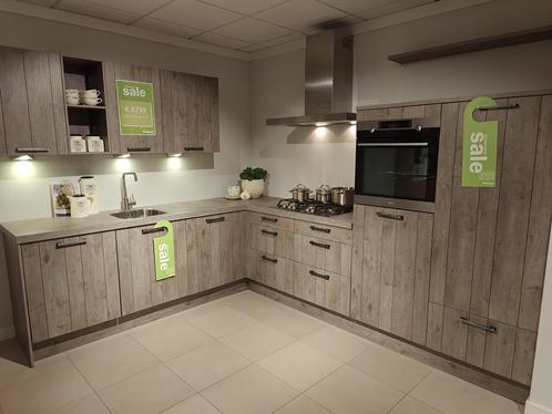 Showmodel hoekkeuken houtlook compleet met apparatuur - 0005, Huis en Inrichting, Keuken | Complete keukens, Hoekkeuken, Nieuw