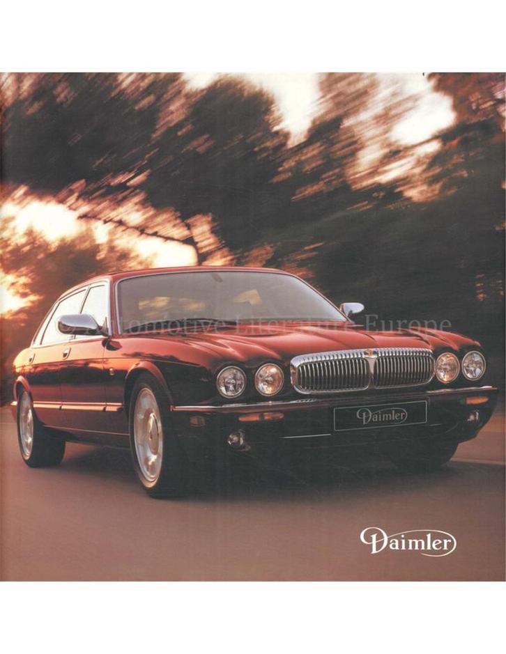 2001 DAIMLER V8 | SUPER V8 HARDCOVER BROCHURE FRANS, Boeken, Auto's | Folders en Tijdschriften