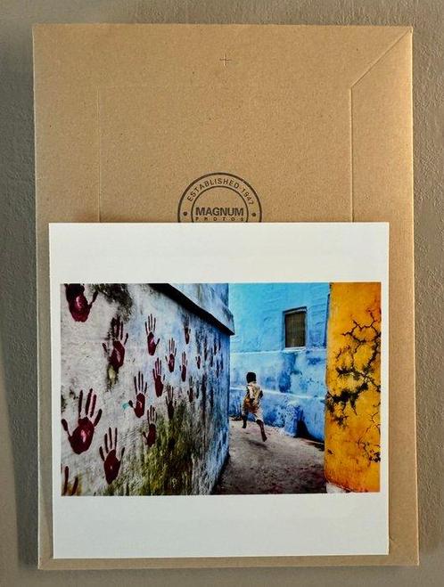 Steve McCurry (1950) - BOY IN MID-FLIGHT, JODHPUR, INDIA, Antiek en Kunst, Kunst | Schilderijen | Modern