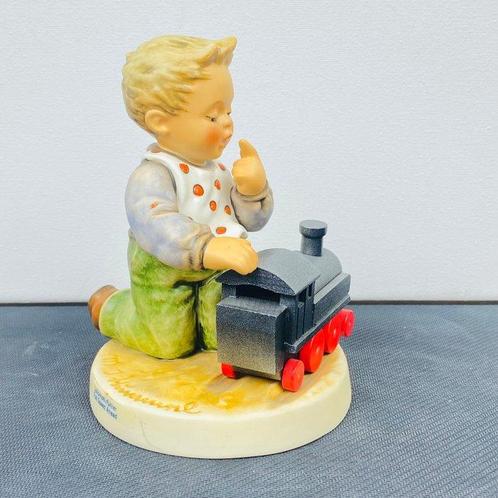 Hummel #2157 Full Speed Ahead TMK8 + Original Box - Beeldje, Antiek en Kunst, Curiosa en Brocante