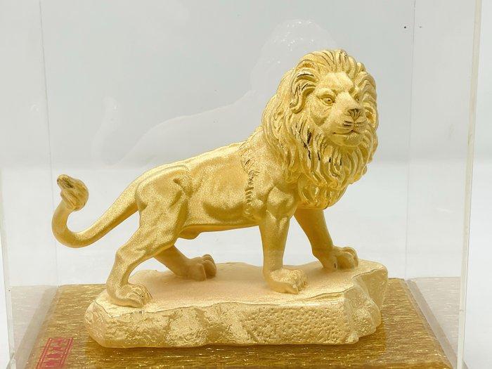 Figuur - Goldener Löwe in Acrylbox - Sandgoldsamt, Antiek en Kunst, Curiosa en Brocante