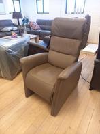 Relaxfauteuil met 2 motoren in leer kleur mocca, Huis en Inrichting, Fauteuils, Comfort, Nieuw, 50 tot 75 cm, Leer