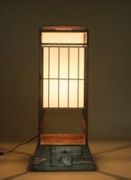 Papieren en omhulde tempel lantaarn  (andon) -