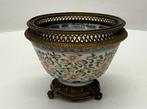 Chinees porseleinen potje met bronzen montuur – polychroom