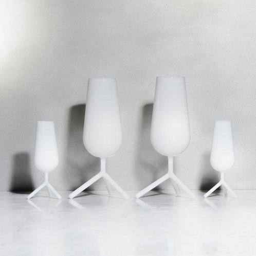 Maarten Baptist - Set of 2 Milky White Champagne Glasses and, Antiek en Kunst, Kunst | Designobjecten